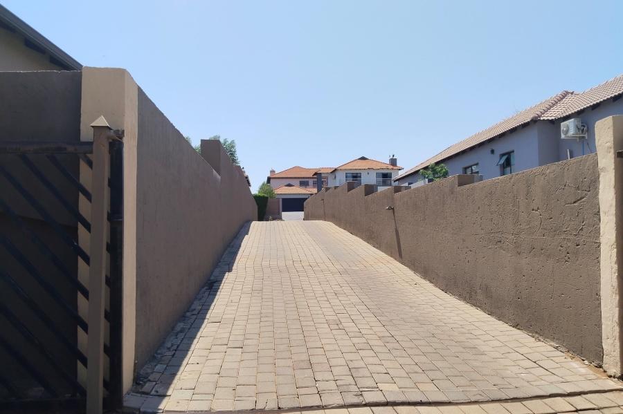 5 Bedroom Property for Sale in Birdwood Estate North West